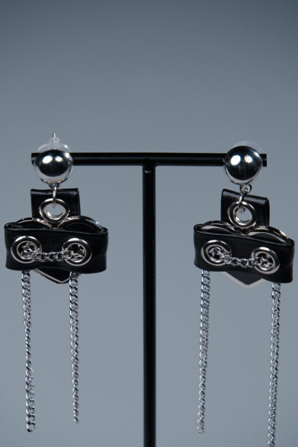 Chained Heart - 图片 2